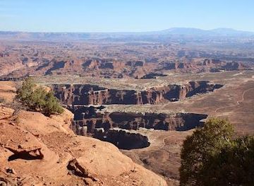 utah/canyonlands-national-park/attraction/white-rim-overlook