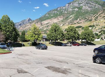 utah/uinta-wasatch-cache-national-forest/attraction/seven-peaks-water-park-provo