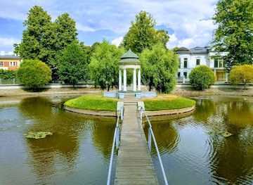 latvia/liepaja/attraction/swan-pond
