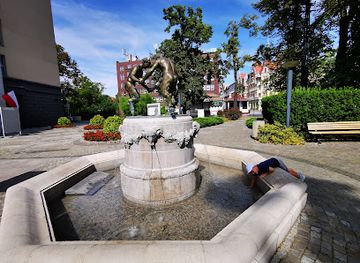 poland/gliwice/attraction/fountain-with-three-fauns