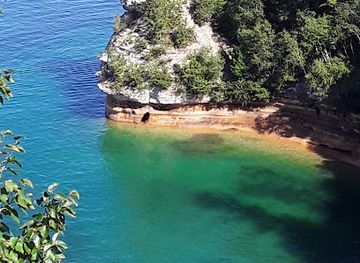 michigan/pictured-rocks-national-lakeshore/attraction/miners-falls