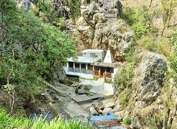 india/northern-plains/attraction/rudradhari-waterfall