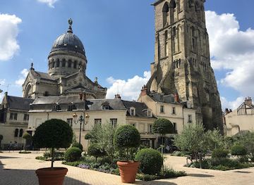 france/tours/attraction/basilique-saint-martin-de-tours