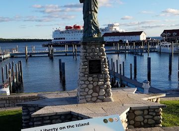 michigan/mackinac-island/attraction/lady-liberty-on-the-island