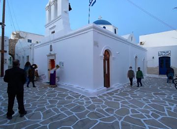 greece/cyclades/attraction/saint-nicholas-central-square