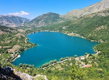 italy/abruzzo-national-park/attraction/sentiero-del-cuore