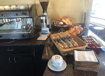 florida/sarasota-beaches/attraction/burns-court-bistro-wine-bar