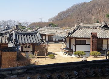 south-korea/yeongnam-region/attraction/village-of-the-nampyeong-moon-clan