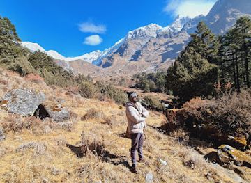 nepal/everest-base-camp/attraction/likhu-dudhpokhari