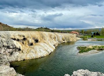wyoming/hot-springs-county/attraction/swinging-bridge
