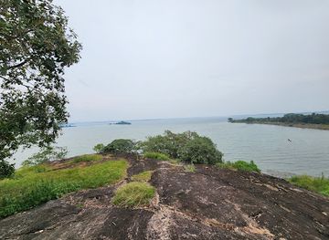 sri-lanka/polonnaruwa/attraction/dumbutulu-gala