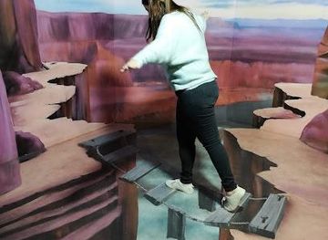 spain/barcelona/attraction/museum-of-illusions