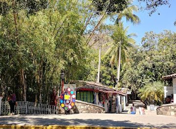 mexico/western-mexico/attraction/cuale-island-flea-market