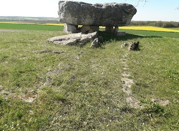 france/poitou-charentes/attraction/dolmen-de-la-folatiere