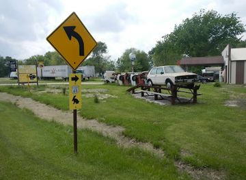 illinois/western-illinois/attraction/henrys-rabbit-ranch