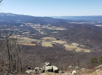 virginia/skyline-drive/attraction/snead-barn
