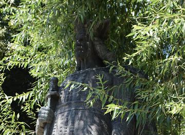 romania/teleorman/attraction/statue-of-mircea-cel-batran