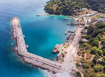 albania/vlora-region/attraction/teuta-boat-tours