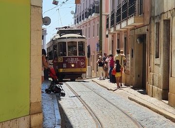 portugal/lisbon/attraction/narrow-bend