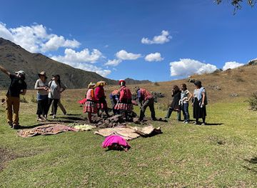 peru/lares-trek/attraction/estancia-llama-pack