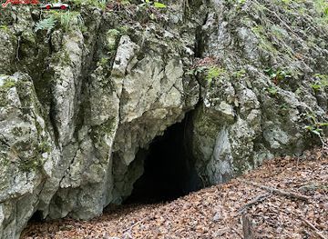 romania/buila-vanturarita-national-park/attraction/pestera-clopot