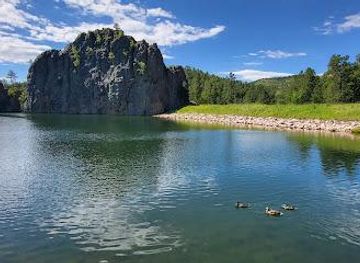 south-dakota/custer/attraction/legion-lake