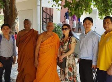 sri-lanka/negombo/attraction/sri-lanka-travel-host-female-male-tour-guide-driver-in-sri-lanka