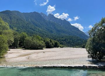 slovenia/kranjska-gora/attraction/viseci-most-oziroma-brv-nad-sotesko-pisnice-ob-osamelcu-baba-pri-jezeru-jasna-v-kranjski-gori