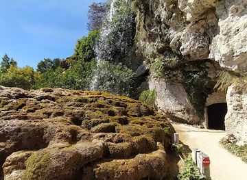 france/rhone-alpes/attraction/fontaines-petrifiantes-garden