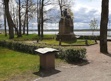 estonia/võru/attraction/fr-r-kreutzwaldi-malestussammas-ja-park-tamula-kaldal