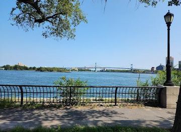 connecticut/greenwich/attraction/east-river-esplanade