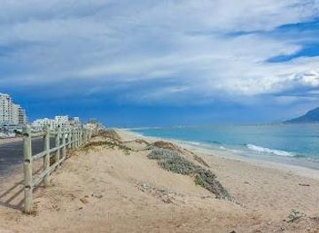 south-africa/cape-town/attraction/bloubergstrand