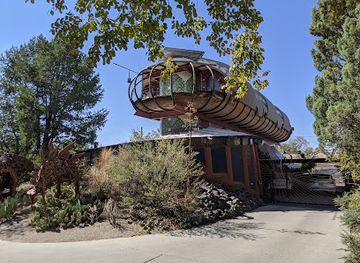 new-mexico/albuquerque/nob-hill/attraction/spaceship-ufo-house