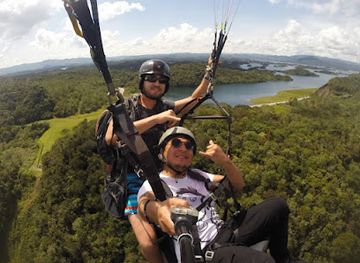 colombia/los-llanos/attraction/paragliding-guatape