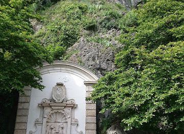 austria/salzburg/attraction/engelwirtsbrunnen