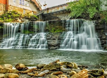 ohio/cuyahoga-valley-national-park/attraction/chagrin-falls-waterfall