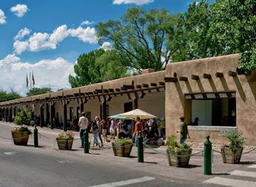 new-mexico/turquoise-trail/attraction/palace-of-the-governors-at-new-mexico-history-museum