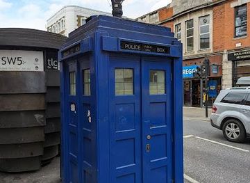 united-kingdom/surrey/attraction/earl-s-court-police-box