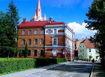 latvia/cesis/attraction/rozu-square