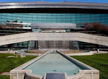 california/fresno/attraction/cobb-fountain