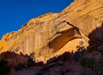 utah/torrey/attraction/singing-canyon