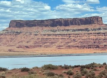 utah/canyonlands-national-park/attraction/elvis-rock