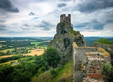 czechia/bohemian-paradise/attraction/trosky-state-castle