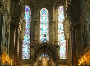 france/lyon/fourviere/attraction/notre-dame-de-fourviere