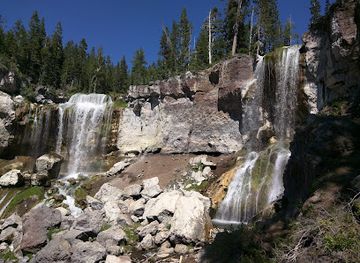 oregon/cascade-lakes-scenic-byway/attraction/paulina-falls-day-use-area