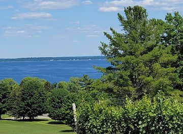 michigan/traverse-city/attraction/mari-vineyards