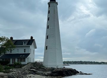 connecticut/new-london-county/attraction/new-london-harbor-pequot-lighthouse
