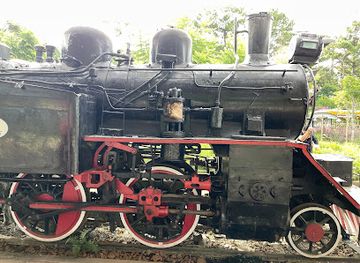 vietnam/dalat/xuan-huong-lake/attraction/dalat-train-village