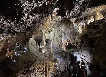 lebanon/baalbek/attraction/kadisha-cave-bcharre