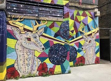 wisconsin/milwaukee/attraction/black-cat-alley